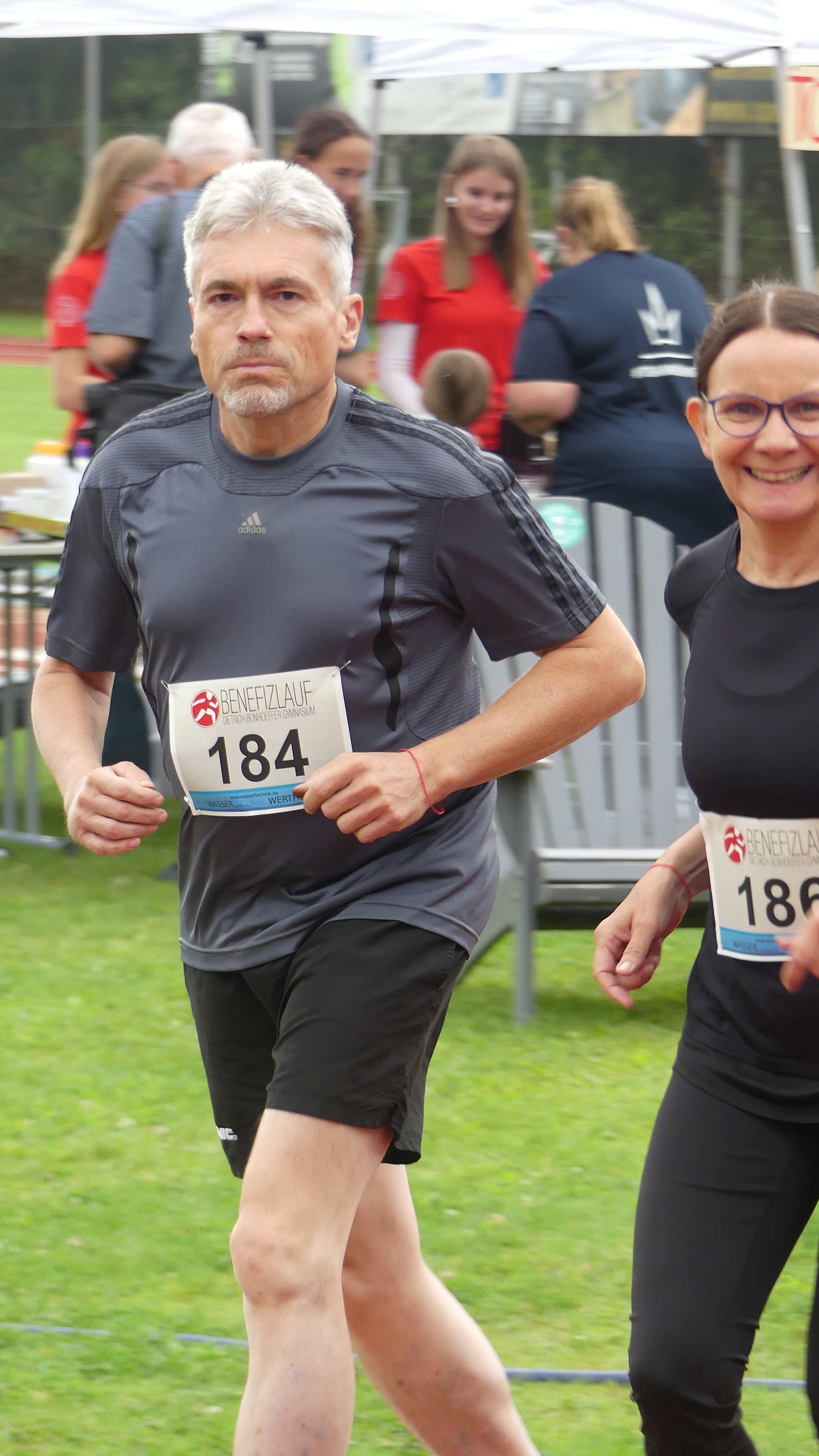 Bild vom 15. Benefizlauf im Jahr 2025. Dies ist das 185. Bild.